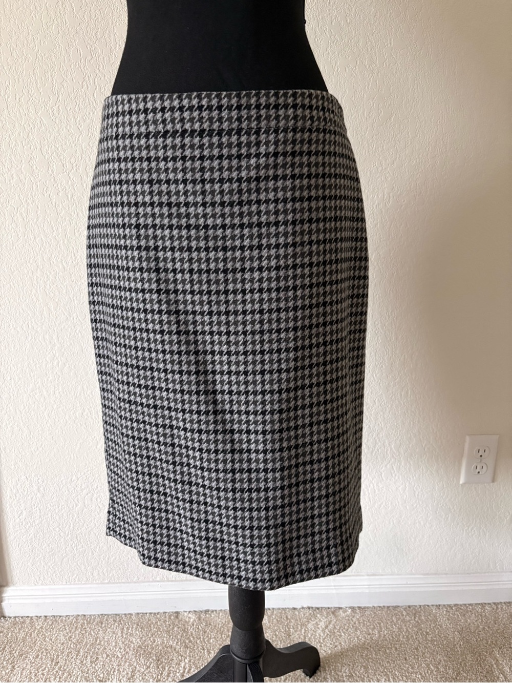 Banana Republic Black & Gray Houndstooth Pencil Skirt Sz 6 EUC